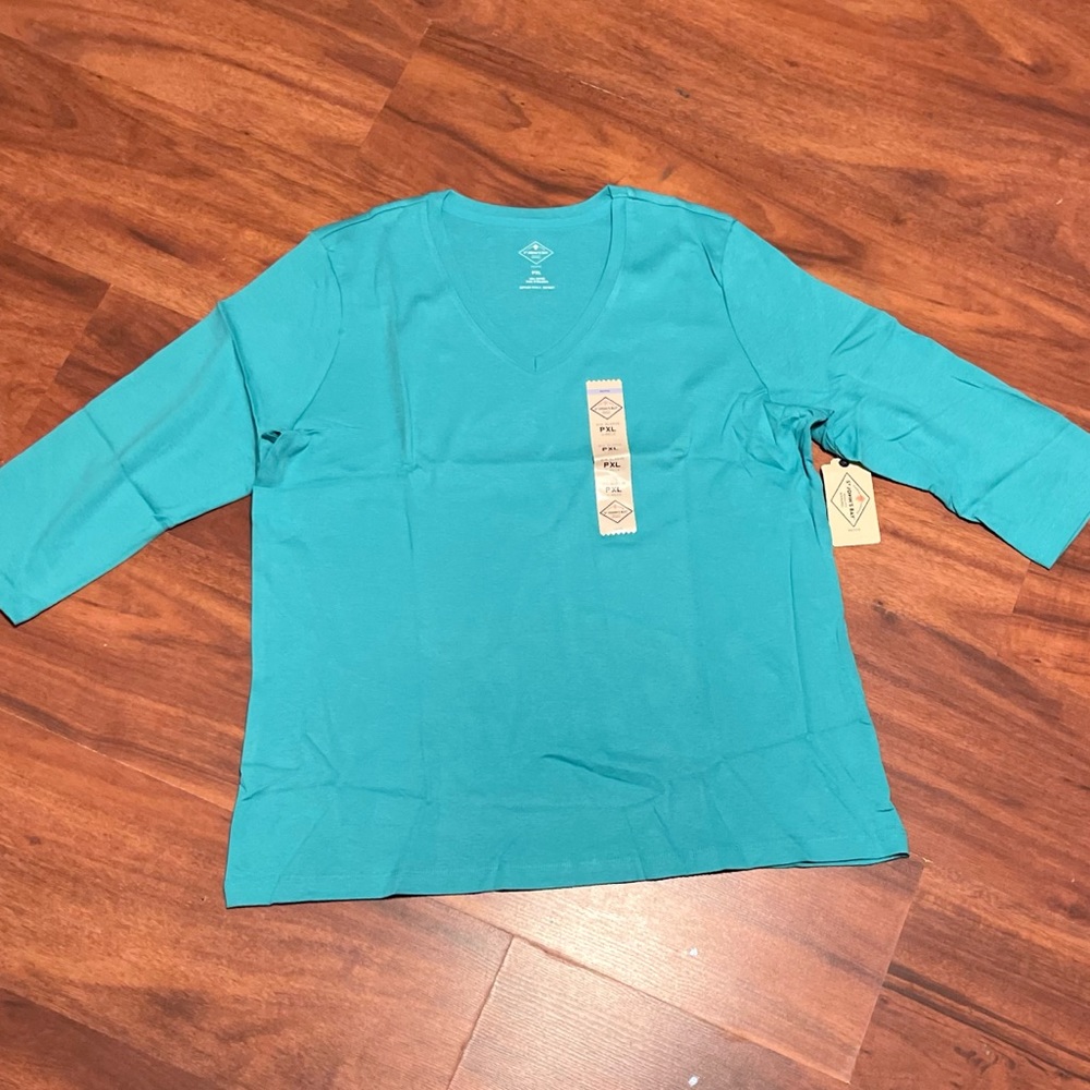 NWT! St John’s Bay Petite V-neck Top